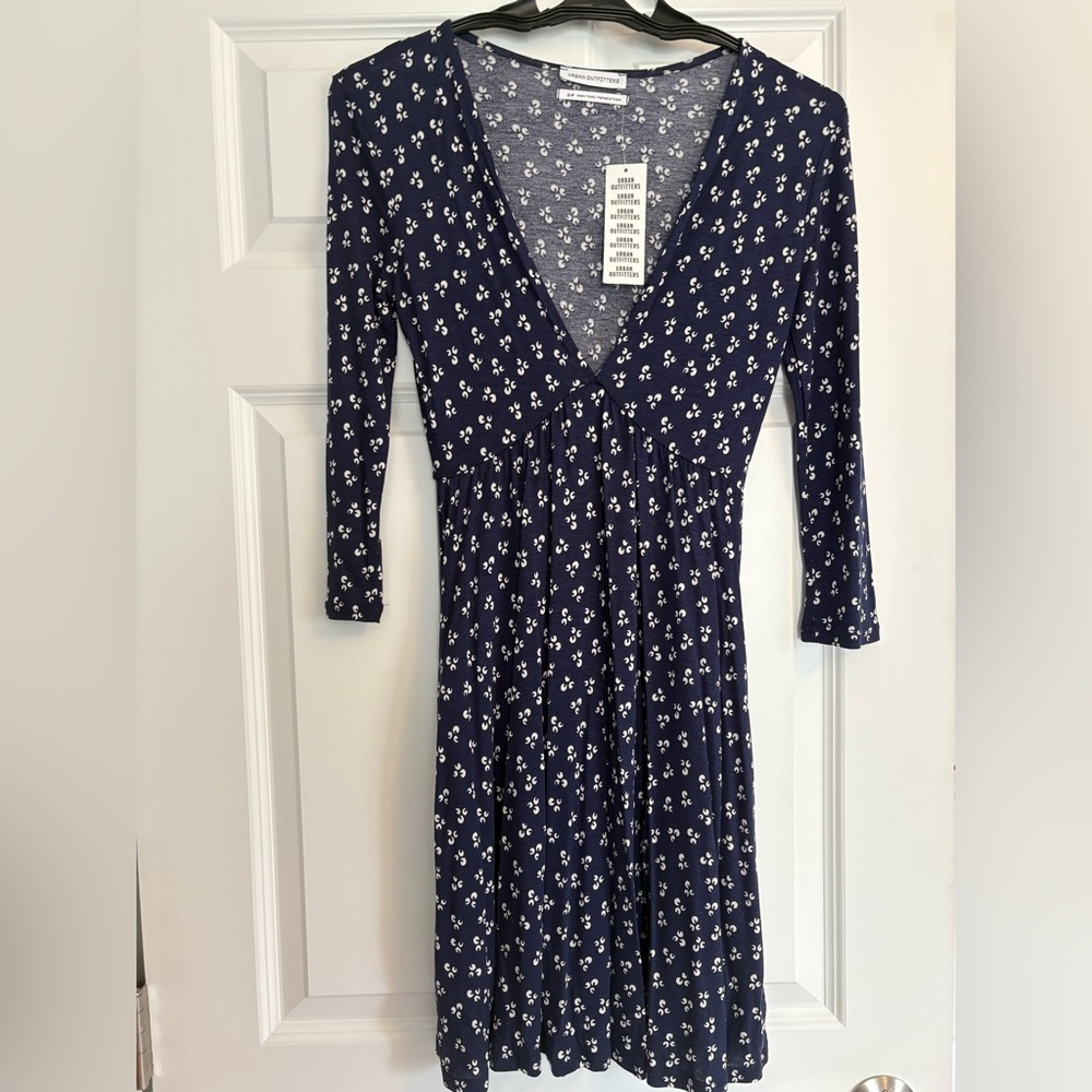 New Urban Outfitters Navy Floral V‑Neck Dress Size S